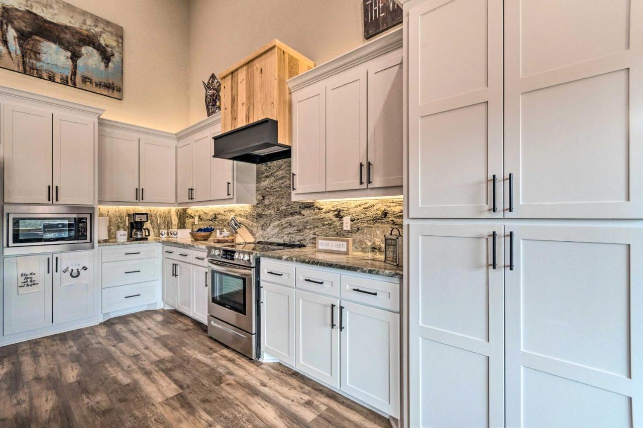 Upscale Riverfront Home With Beach And Fire Pit! Glenwood エクステリア 写真