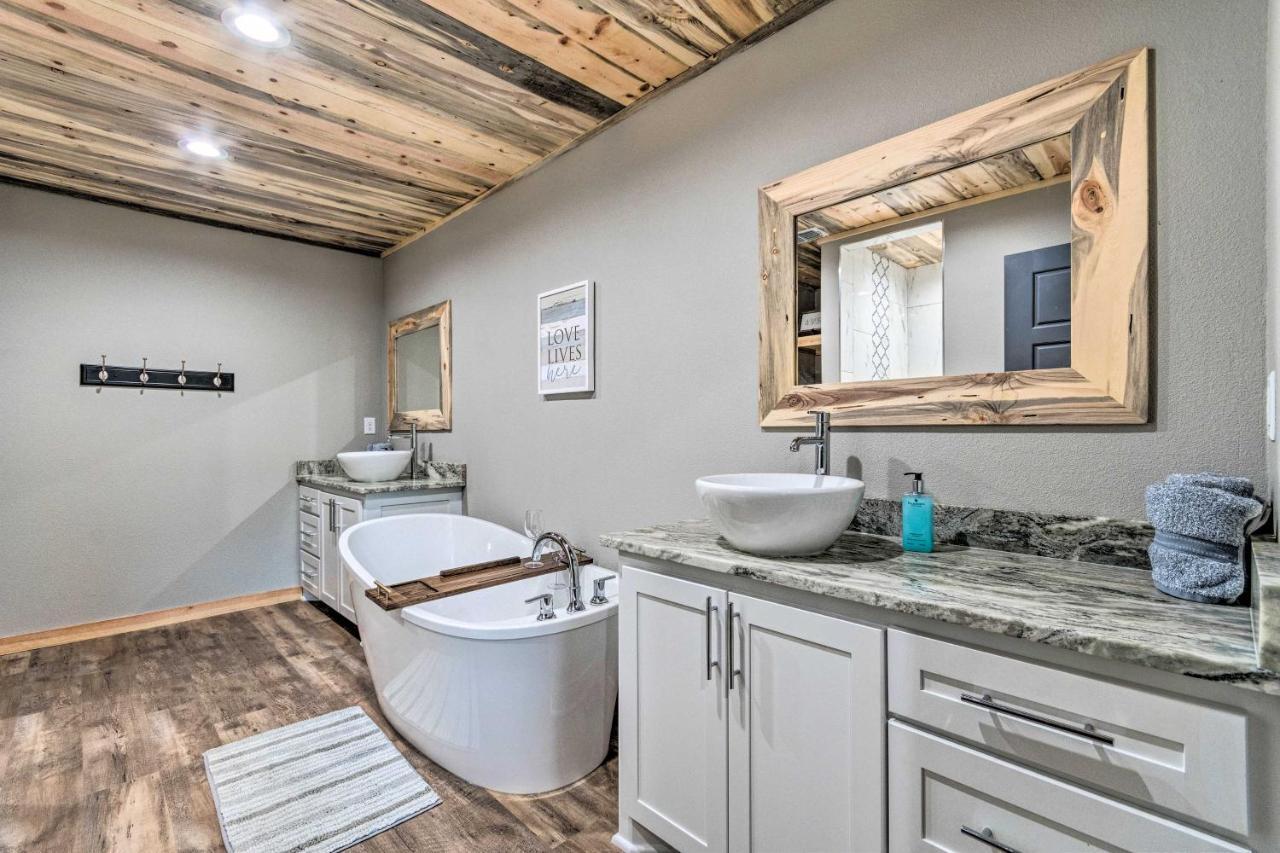 Upscale Riverfront Home With Beach And Fire Pit! Glenwood エクステリア 写真