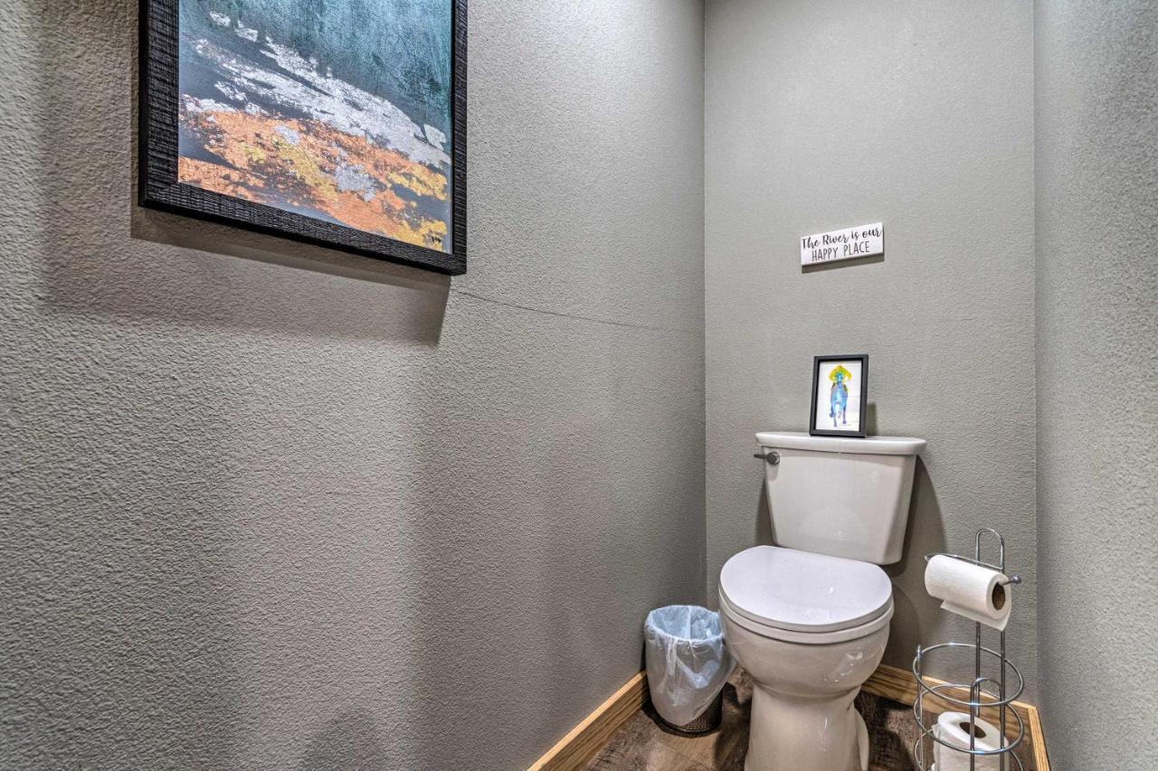 Upscale Riverfront Home With Beach And Fire Pit! Glenwood エクステリア 写真