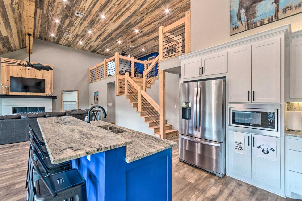Upscale Riverfront Home With Beach And Fire Pit! Glenwood エクステリア 写真